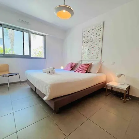 Apartament Le White Pearl : 4 Prs, Parking, Clim