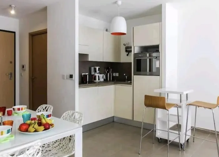 Le White Pearl : 4 Prs, Parking, Clim Αντίμπ